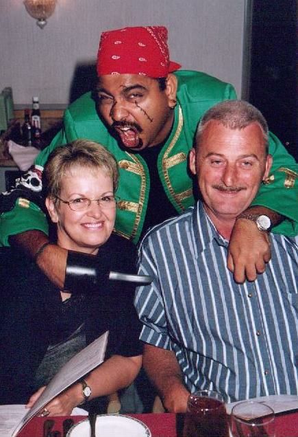 026_pirates_sue_robert