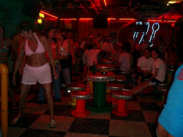 130_carlos_charlies_group