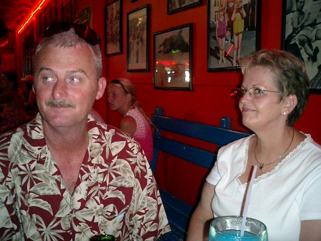 132_carlos_charlies_sue_robert