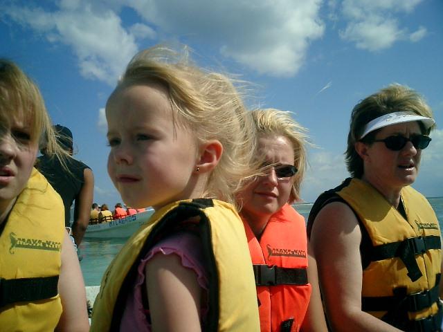 I went snorkling with 12 women.